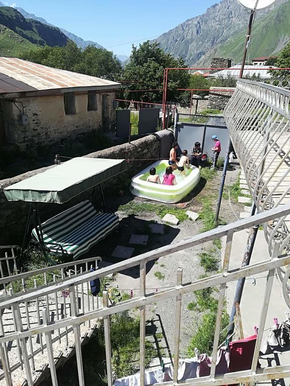 Nikoloz Guesthouse Stepantsminda Exterior foto